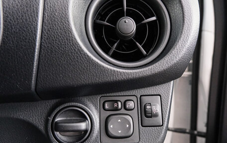 Toyota Vitz, 2019 год, 1 079 000 рублей, 17 фотография