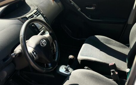 Toyota Yaris III рестайлинг, 2008 год, 560 000 рублей, 12 фотография