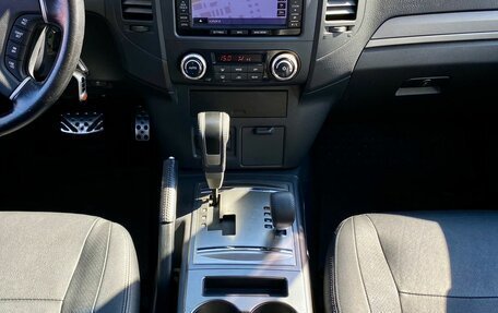 Mitsubishi Pajero IV, 2014 год, 3 199 000 рублей, 15 фотография