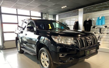 Toyota Land Cruiser Prado 150 рестайлинг 2, 2021 год, 6 300 000 рублей, 2 фотография