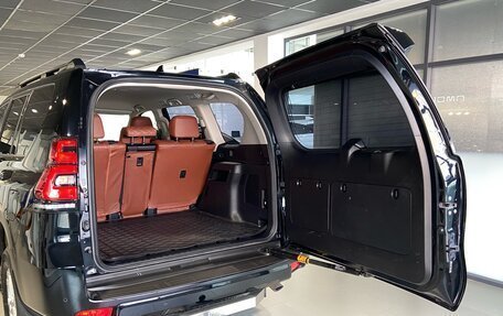 Toyota Land Cruiser Prado 150 рестайлинг 2, 2021 год, 6 300 000 рублей, 7 фотография