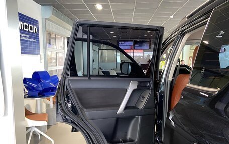Toyota Land Cruiser Prado 150 рестайлинг 2, 2021 год, 6 300 000 рублей, 13 фотография