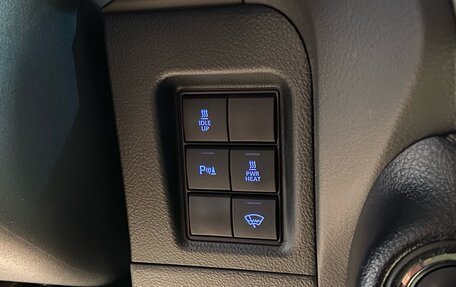 Toyota Land Cruiser Prado 150 рестайлинг 2, 2021 год, 6 300 000 рублей, 21 фотография