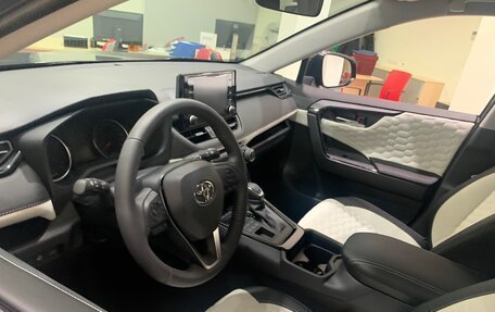 Toyota RAV4, 2019 год, 3 300 000 рублей, 9 фотография