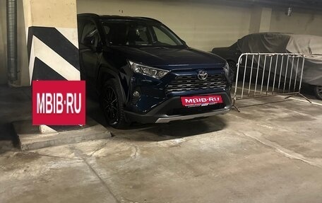 Toyota RAV4, 2019 год, 3 300 000 рублей, 4 фотография
