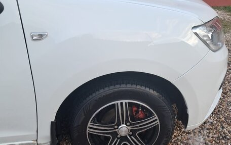 Renault Logan II, 2019 год, 870 000 рублей, 2 фотография