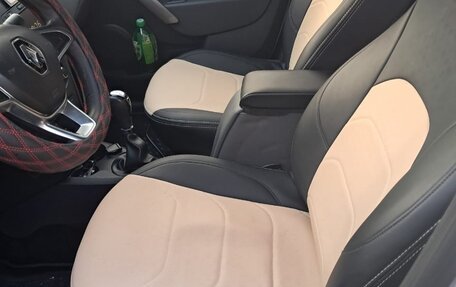 Renault Logan II, 2019 год, 870 000 рублей, 6 фотография