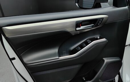 Toyota Highlander, 2025 год, 5 450 000 рублей, 17 фотография