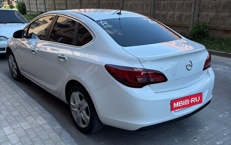Opel Astra J, 2013 год, 1 050 000 рублей, 2 фотография