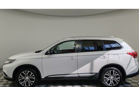 Mitsubishi Outlander III рестайлинг 3, 2018 год, 1 915 000 рублей, 8 фотография