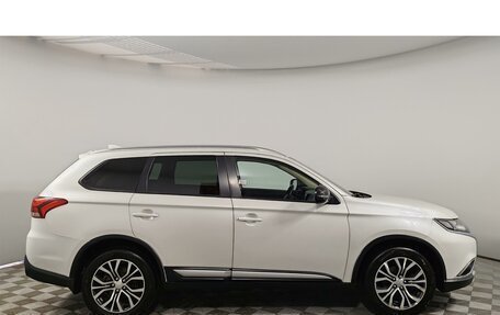 Mitsubishi Outlander III рестайлинг 3, 2018 год, 1 915 000 рублей, 4 фотография