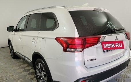 Mitsubishi Outlander III рестайлинг 3, 2018 год, 1 915 000 рублей, 7 фотография
