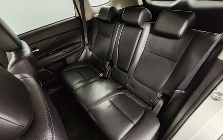 Mitsubishi Outlander III рестайлинг 3, 2018 год, 1 915 000 рублей, 21 фотография