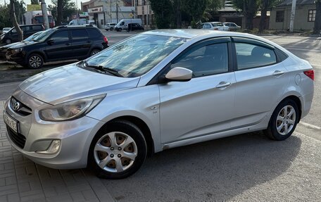Hyundai Solaris II рестайлинг, 2011 год, 580 000 рублей, 2 фотография