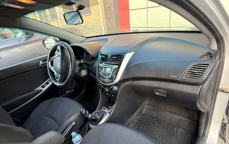 Hyundai Solaris II рестайлинг, 2011 год, 580 000 рублей, 6 фотография