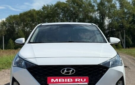Hyundai Solaris II рестайлинг, 2022 год, 1 230 000 рублей, 3 фотография