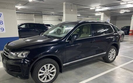 Volkswagen Touareg III, 2011 год, 2 200 000 рублей, 2 фотография