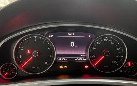 Volkswagen Touareg III, 2011 год, 2 200 000 рублей, 15 фотография