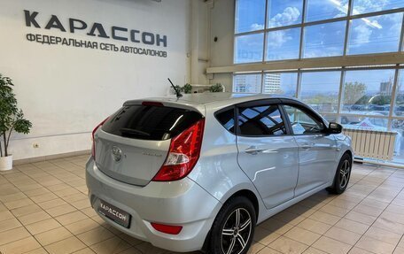 Hyundai Solaris II рестайлинг, 2011 год, 830 000 рублей, 2 фотография