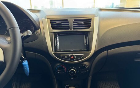 Hyundai Solaris II рестайлинг, 2011 год, 830 000 рублей, 12 фотография