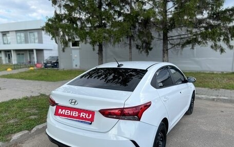 Hyundai Solaris II рестайлинг, 2021 год, 900 000 рублей, 5 фотография