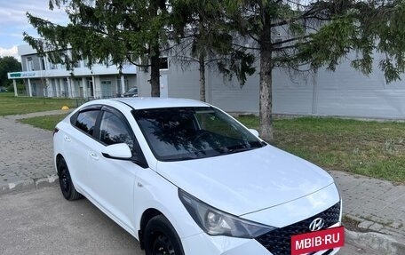 Hyundai Solaris II рестайлинг, 2021 год, 900 000 рублей, 8 фотография