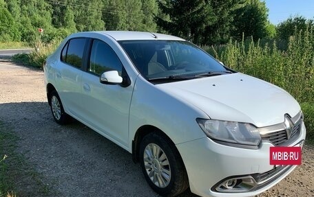 Renault Logan II, 2015 год, 650 000 рублей, 3 фотография