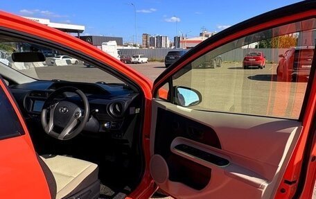 Toyota Aqua I, 2013 год, 950 000 рублей, 3 фотография