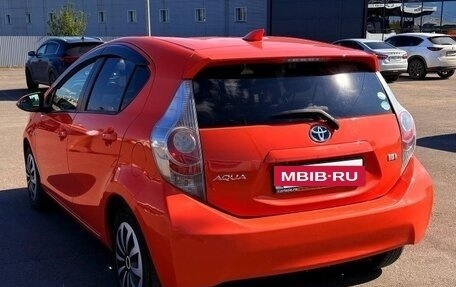 Toyota Aqua I, 2013 год, 950 000 рублей, 2 фотография