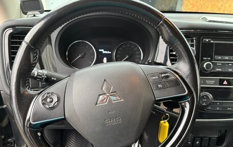 Mitsubishi Outlander III рестайлинг 3, 2019 год, 2 400 000 рублей, 5 фотография