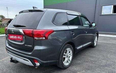 Mitsubishi Outlander III рестайлинг 3, 2019 год, 2 400 000 рублей, 4 фотография