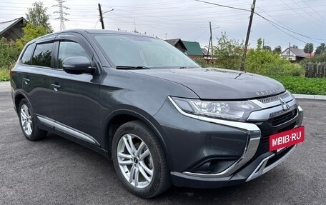 Mitsubishi Outlander III рестайлинг 3, 2019 год, 2 400 000 рублей, 2 фотография