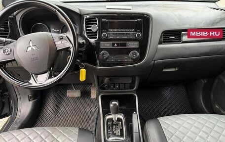 Mitsubishi Outlander III рестайлинг 3, 2019 год, 2 400 000 рублей, 9 фотография