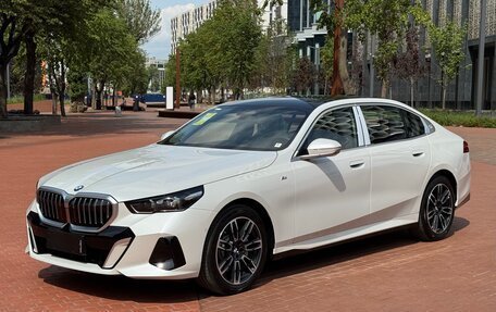 BMW 5 серия, 2024 год, 5 990 000 рублей, 3 фотография
