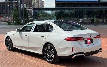 BMW 5 серия, 2024 год, 5 990 000 рублей, 5 фотография