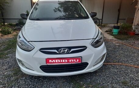 Hyundai Solaris II рестайлинг, 2013 год, 530 000 рублей, 1 фотография