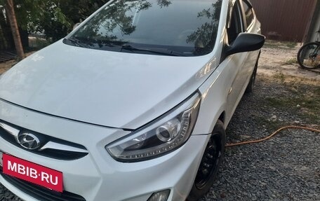 Hyundai Solaris II рестайлинг, 2013 год, 530 000 рублей, 3 фотография