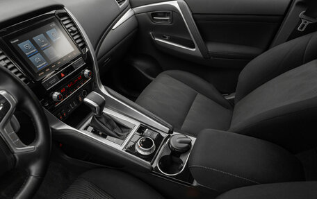 Mitsubishi Pajero Sport III рестайлинг, 2022 год, 4 150 000 рублей, 19 фотография