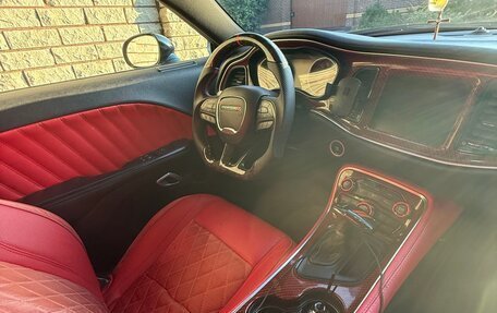 Dodge Challenger III рестайлинг 2, 2016 год, 3 350 000 рублей, 7 фотография