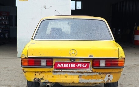 Mercedes-Benz W123, 1982 год, 300 000 рублей, 1 фотография