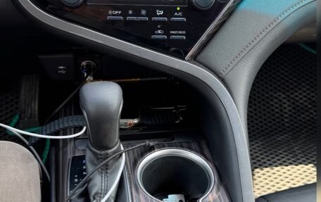 Toyota Camry, 2021 год, 2 350 000 рублей, 4 фотография