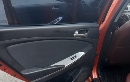 Hyundai Solaris II рестайлинг, 2015 год, 990 000 рублей, 8 фотография