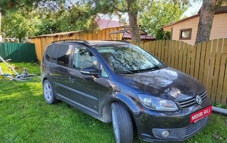 Volkswagen Touran III, 2012 год, 895 000 рублей, 2 фотография