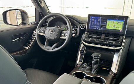 Toyota Land Cruiser, 2024 год, 12 300 000 рублей, 7 фотография