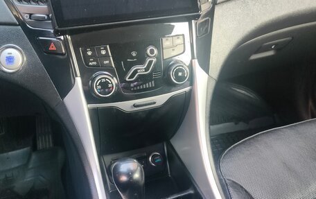 Hyundai Sonata VI, 2011 год, 1 050 000 рублей, 5 фотография