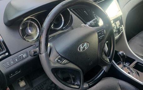 Hyundai Sonata VI, 2011 год, 1 050 000 рублей, 7 фотография