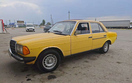 Mercedes-Benz W123, 1982 год, 300 000 рублей, 3 фотография