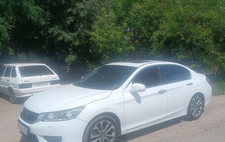 Honda Accord IX рестайлинг, 2013 год, 1 800 000 рублей, 2 фотография