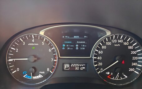Nissan Pathfinder, 2015 год, 1 900 000 рублей, 13 фотография