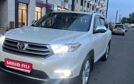 Toyota Highlander III, 2012 год, 2 500 000 рублей, 3 фотография
